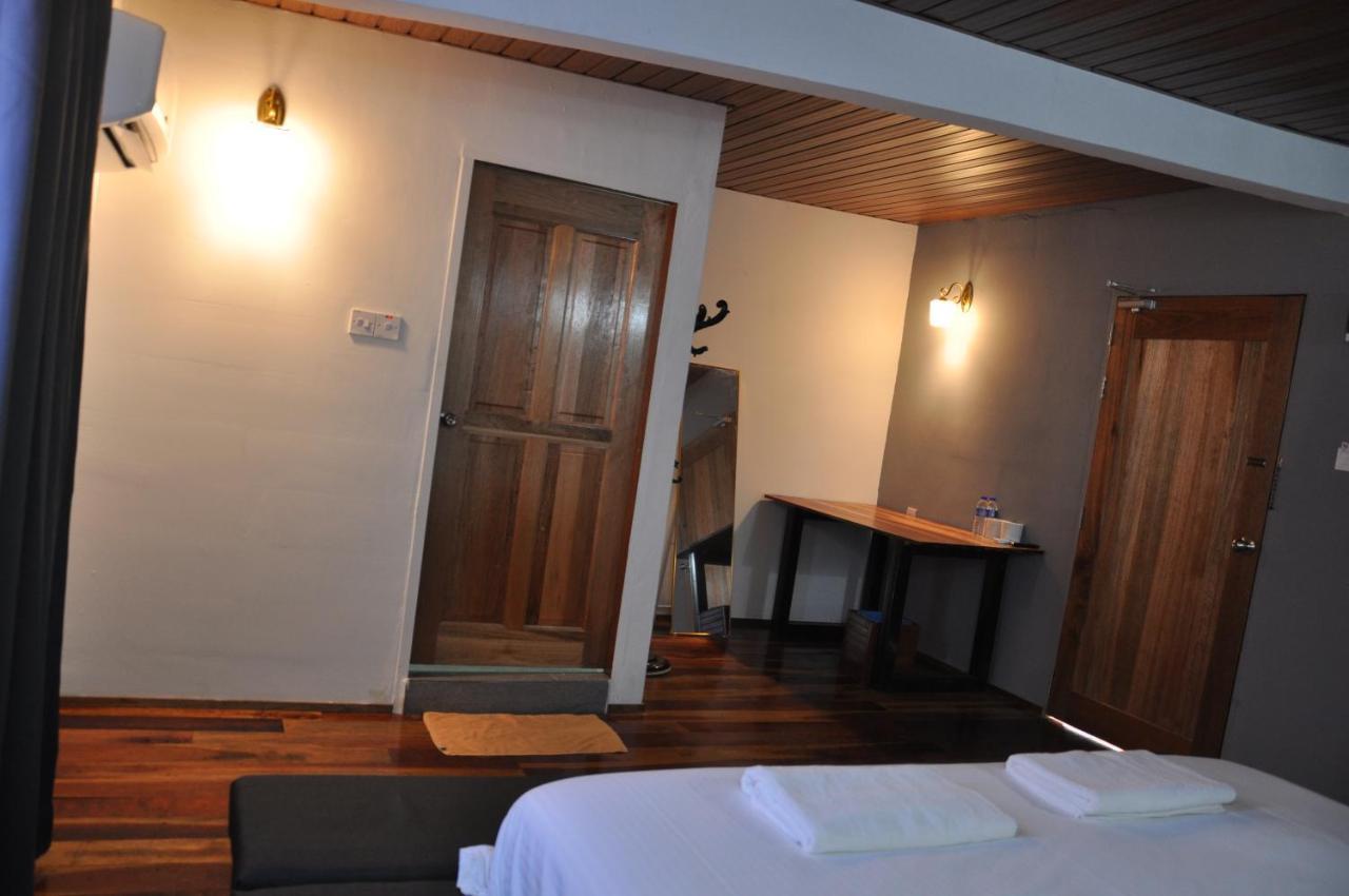 Joe Fisherman Inn Kampung Teluk Nipah Buitenkant foto